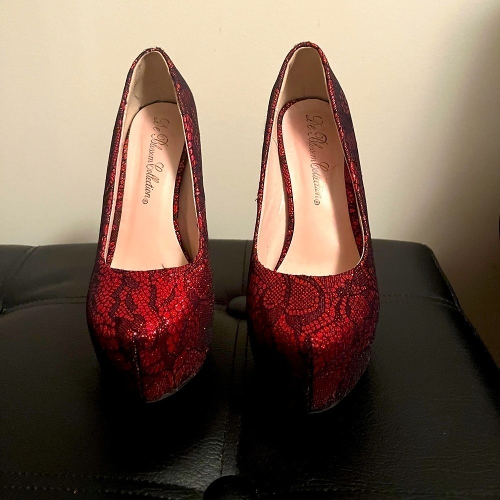 ⭐️ Sexy black and red lace high platform heels 👠- size 6 - Picture 3 of 10
